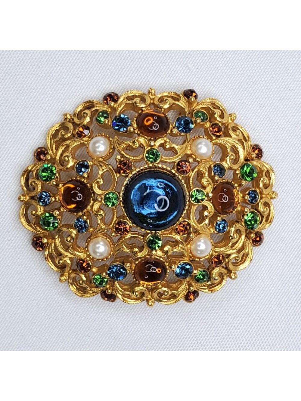 Vintage Weiss Signed Gold Tone Filigree Rhinestone Brooch Pin Ornate Domed 2.5"